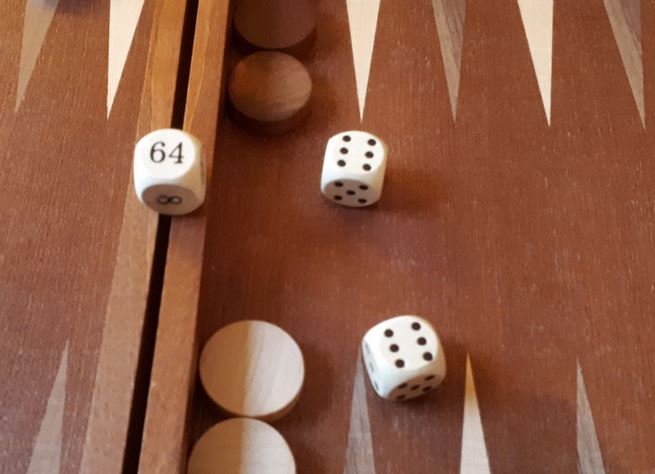 Backgammon running strategy. Link to skill vs luck.
